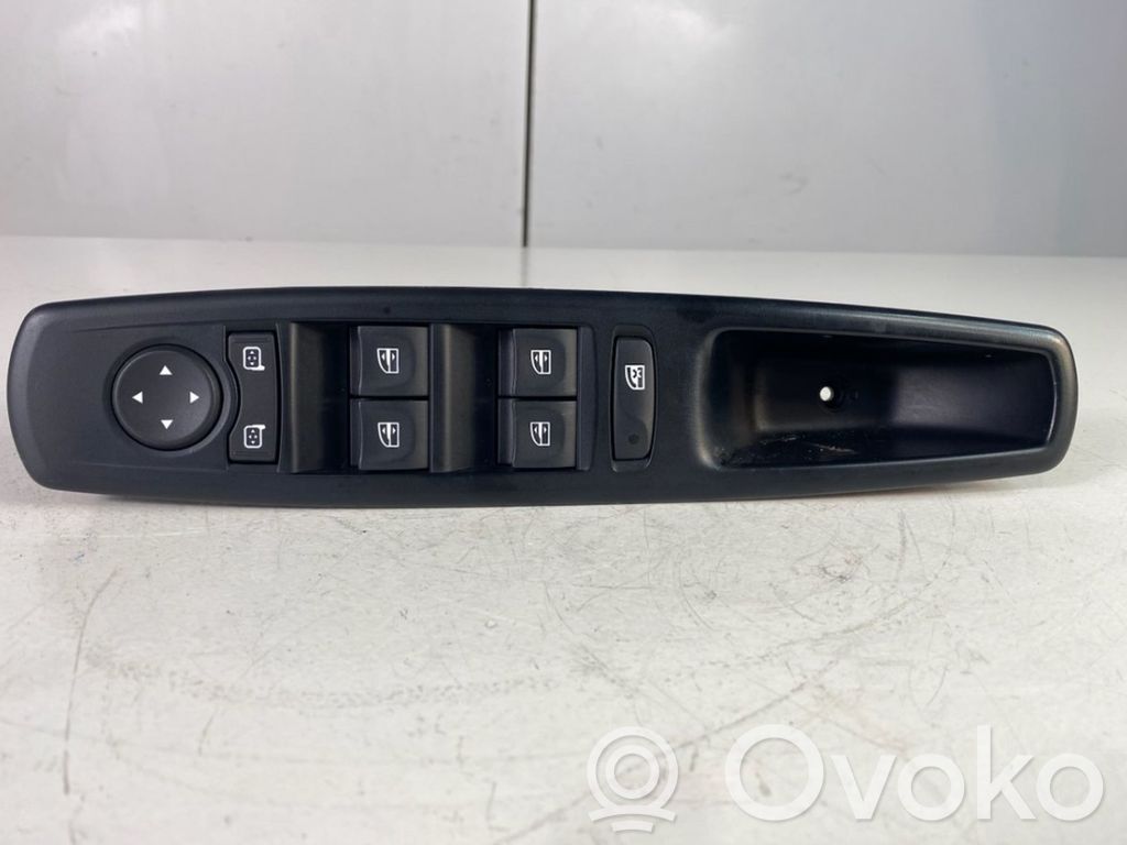 Renault Megane III Interruptor del elevalunas eléctrico 