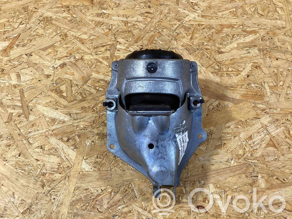 Porsche Macan (95B) Engine mounting bracket 