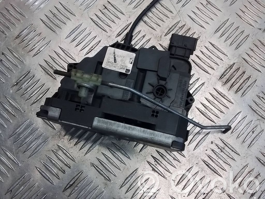 Opel Corsa D Priekšpusē slēdzene 