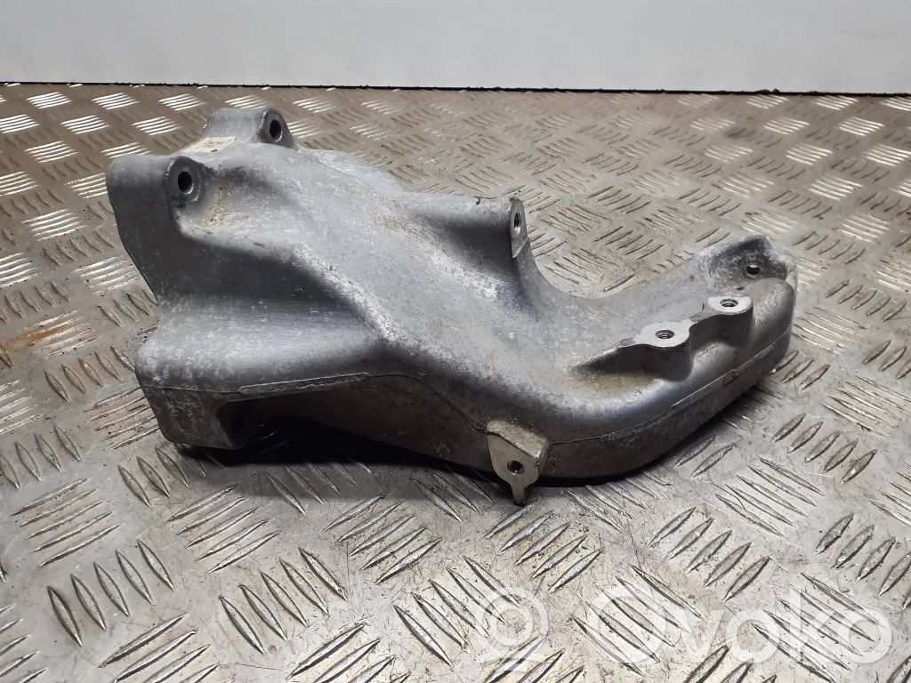 Infiniti Q70 Y51 Engine mounting bracket 