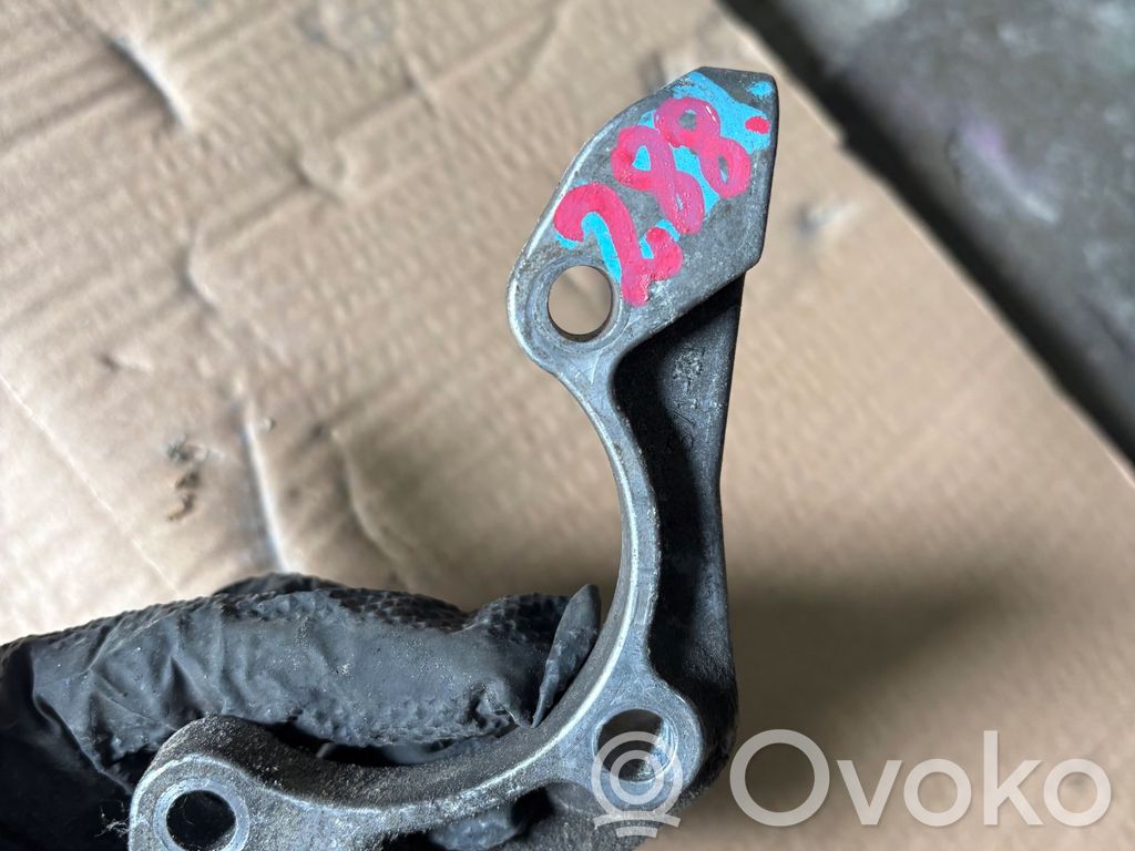 BMW X1 E84 Ohjaustehostimen pumpun kannake 