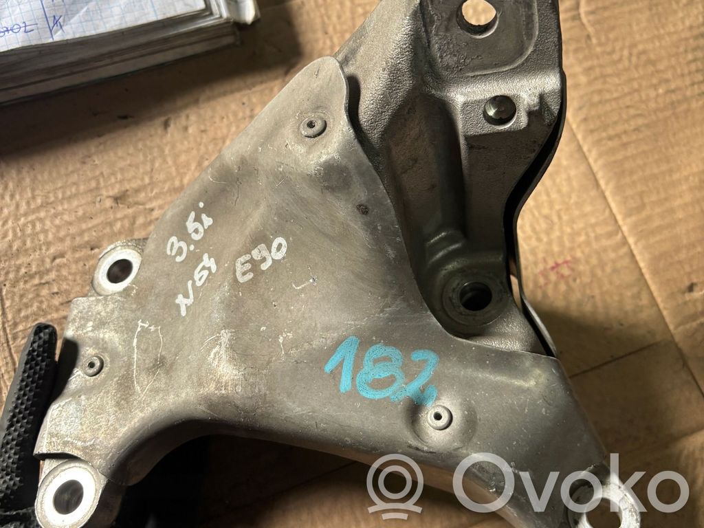 Engine mounting bracket   6772156