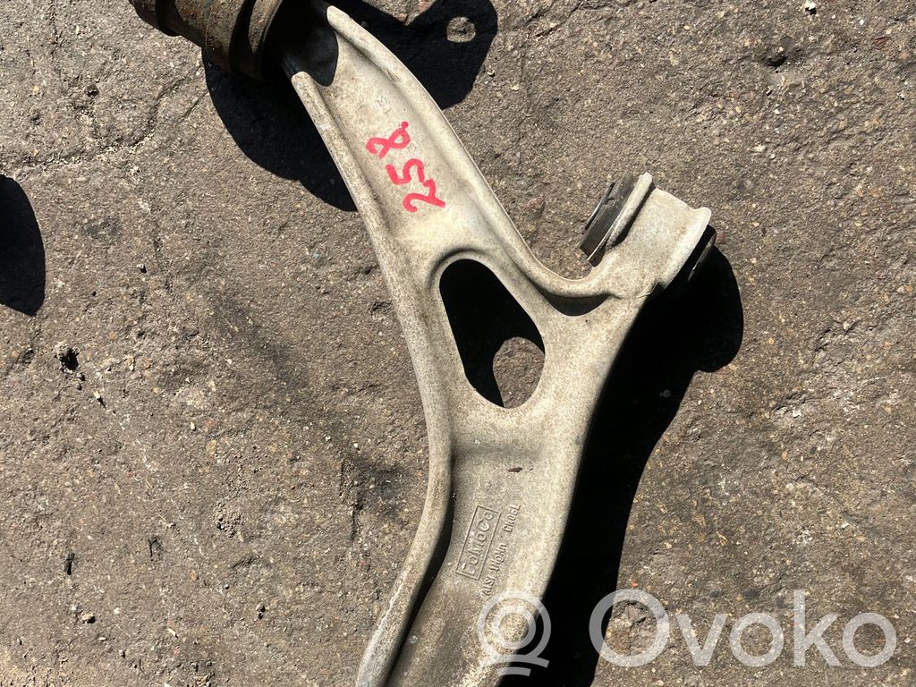 Ford Focus Front lower control arm/wishbone 