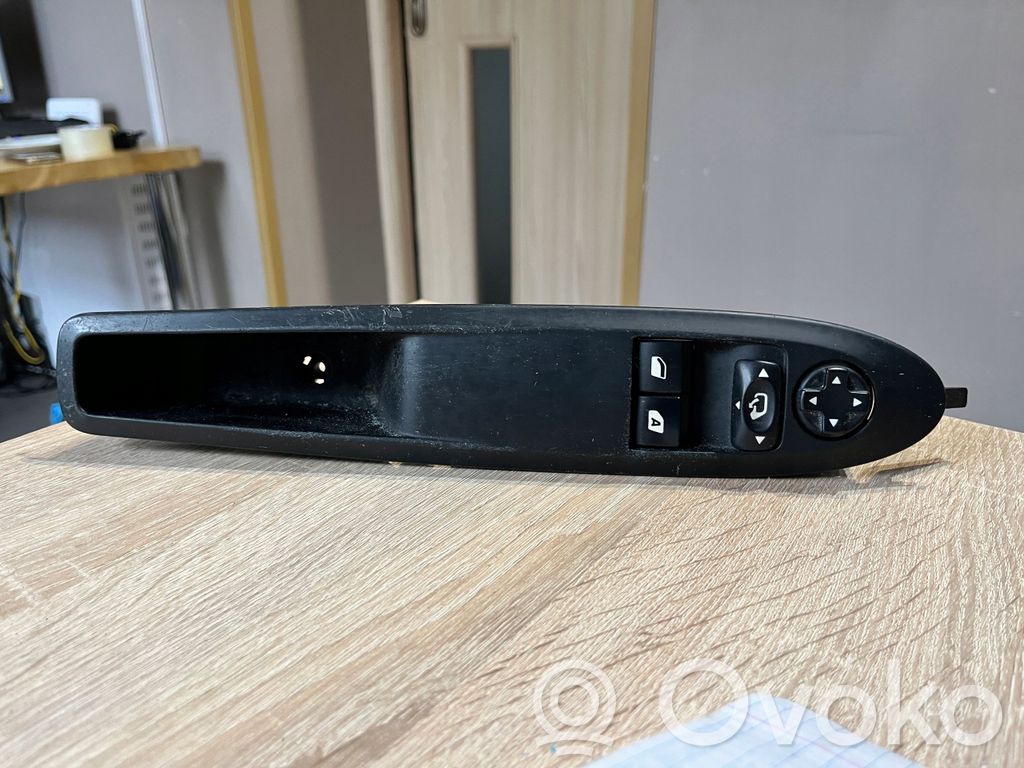 Citroen DS3 Electric window control switch 
