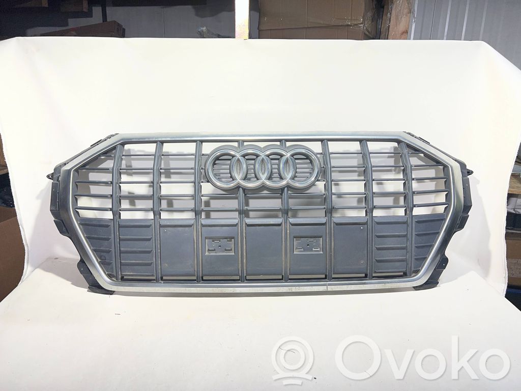 Audi Q3 F3 Etupuskurin ylempi jäähdytinsäleikkö 