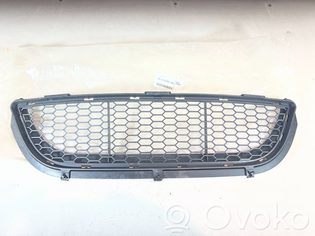 Front bumper lower grill   8047365