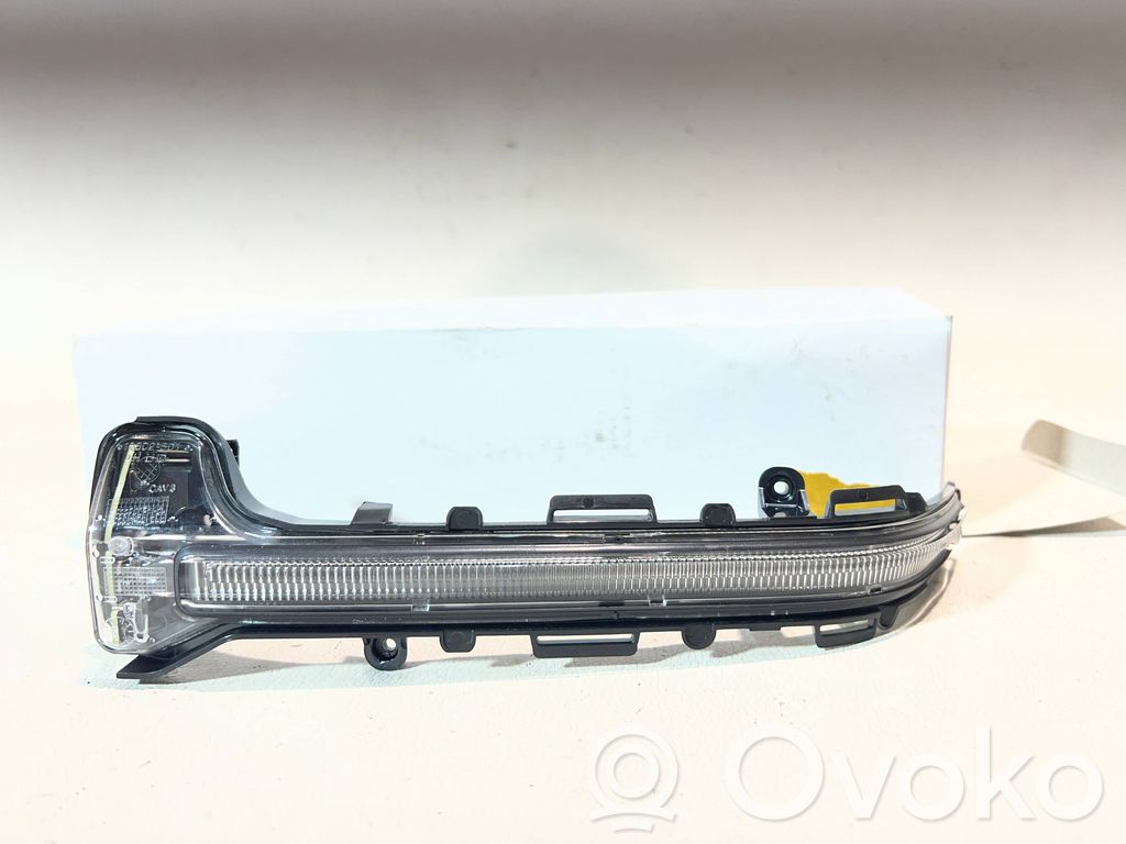 BMW 2 Active Tourer U06 Peilin suuntavilkku 