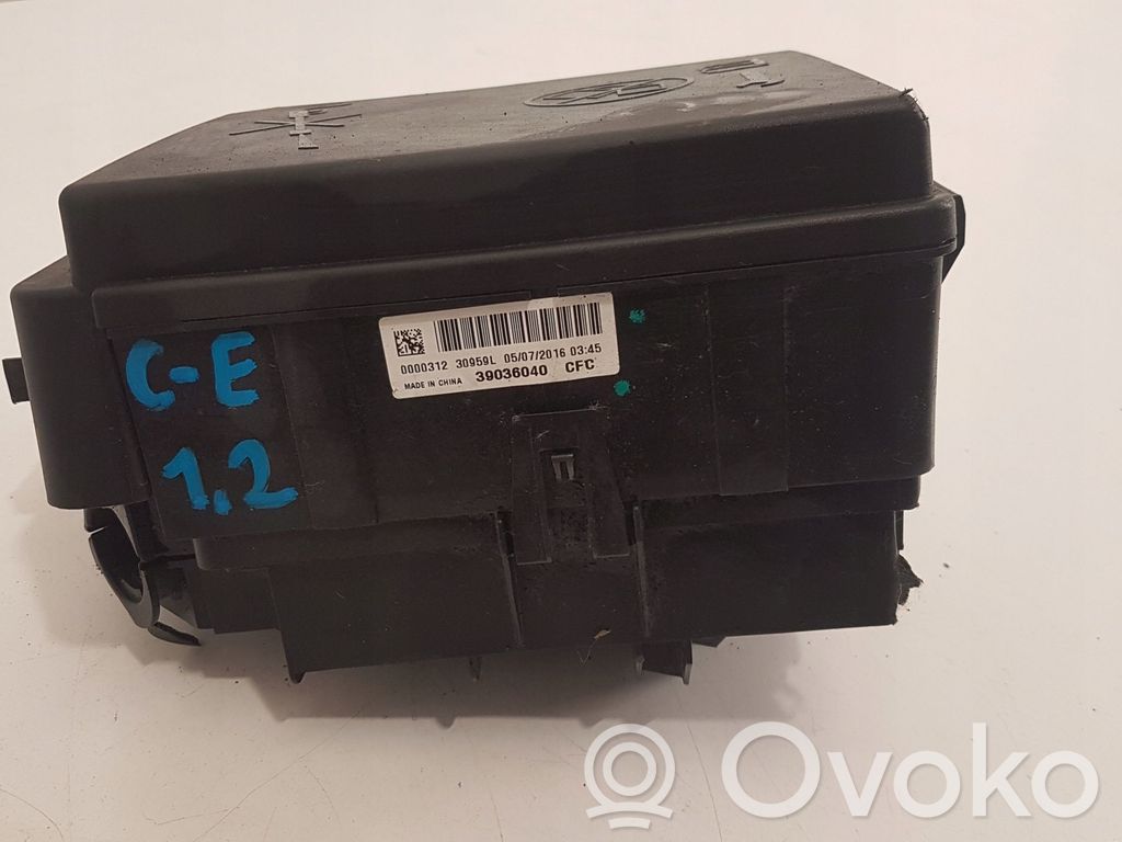 Opel Corsa E Saugiklių blokas 