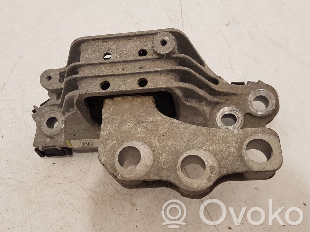 Opel Astra K Engine mounting bracket 