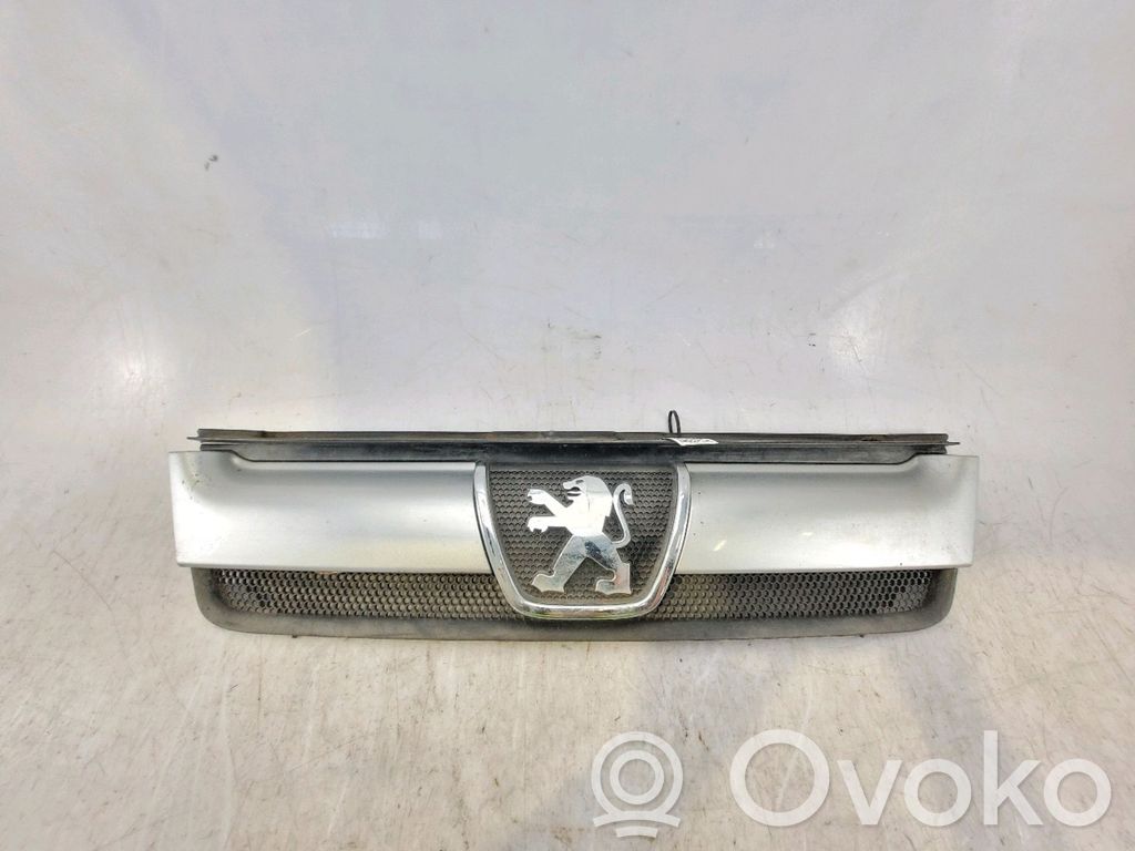 Peugeot Boxer Etupuskurin ylempi jäähdytinsäleikkö 