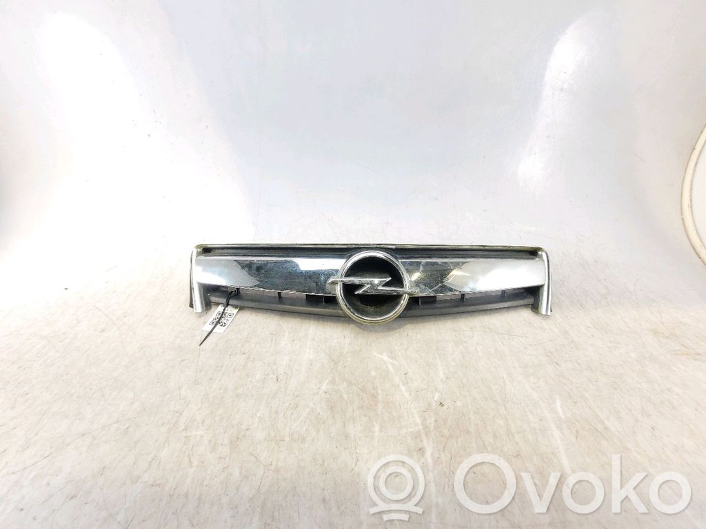 Opel Antara Grotelės viršutinės 