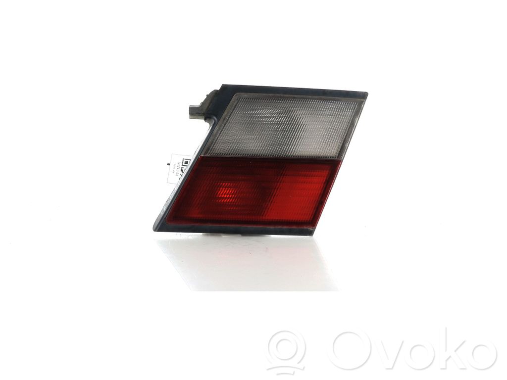 Nissan Primera Lampă spate în capacul portbagajului 