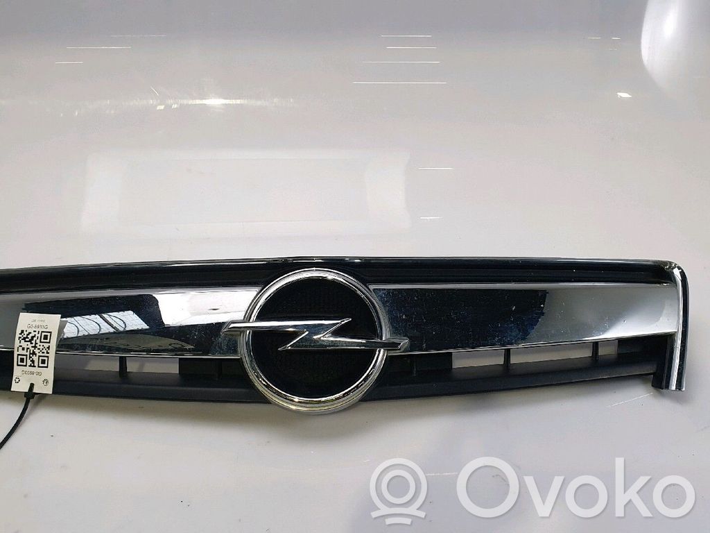 Opel Antara Grotelės viršutinės 