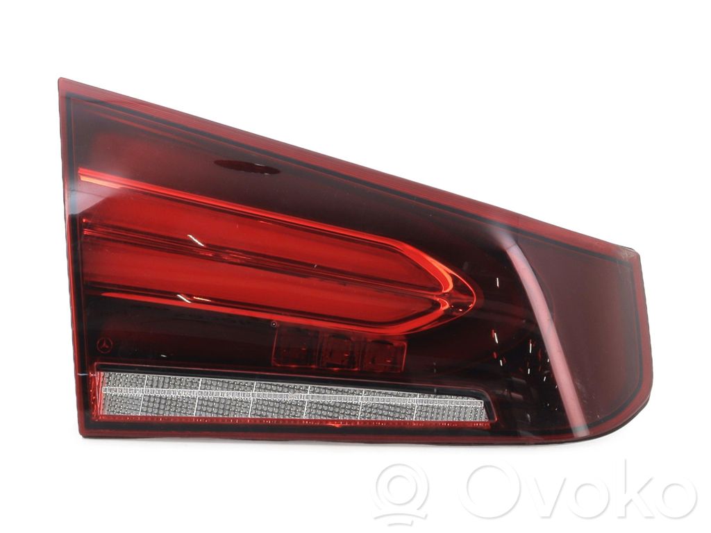 Lampy tylnej klapy bagażnika   1779063501,C06618X