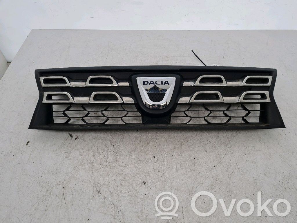 Maskownica / Grill / Atrapa górna chłodnicy   623100838R,C16512G