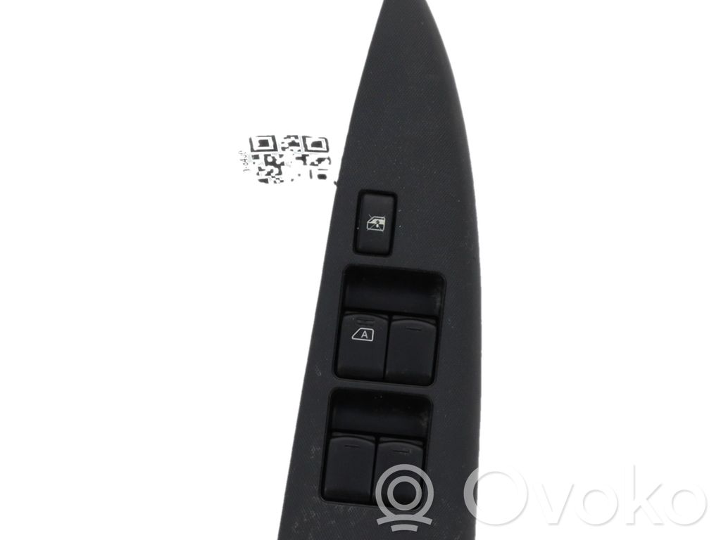 Electric window control switch   25401BH12C,L18400A