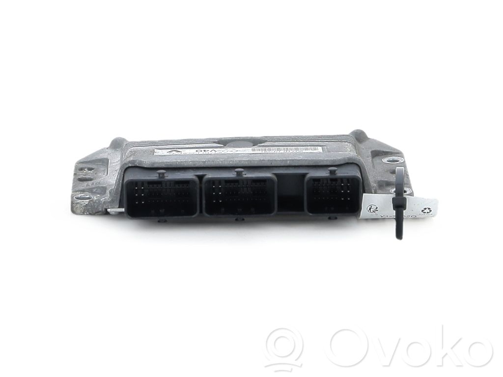 Sterownik / Moduł ECU   237101370R,Y17902Q