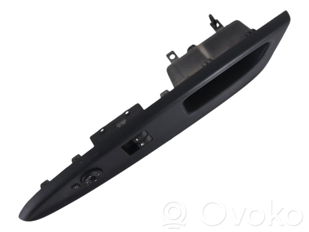 Przyciski szyb   935701W000,Y15143I