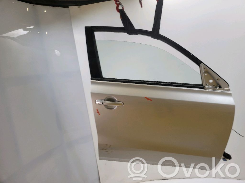 Suzuki Vitara (LY) Tür vorne 