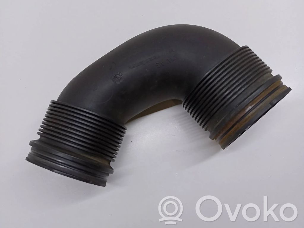 Audi Q7 4M Air intake duct part 