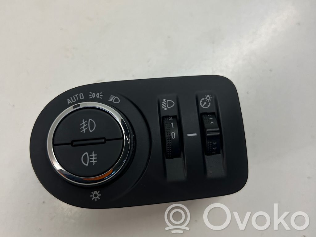 Opel Corsa F Light switch 