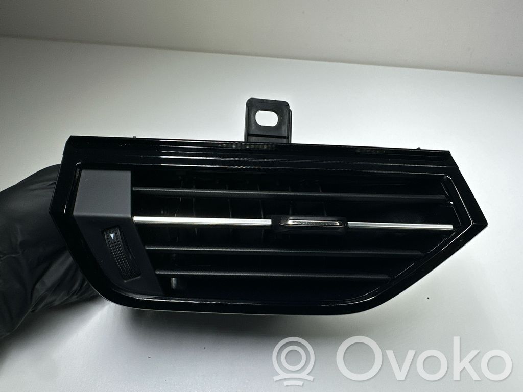 Audi Q3 F3 Boczna kratka nawiewu deski rozdzielczej 