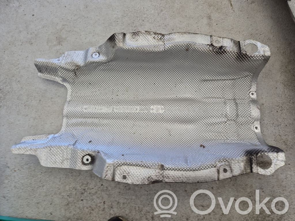 BMW 6 F12 F13 Paracalore nel vano motore 