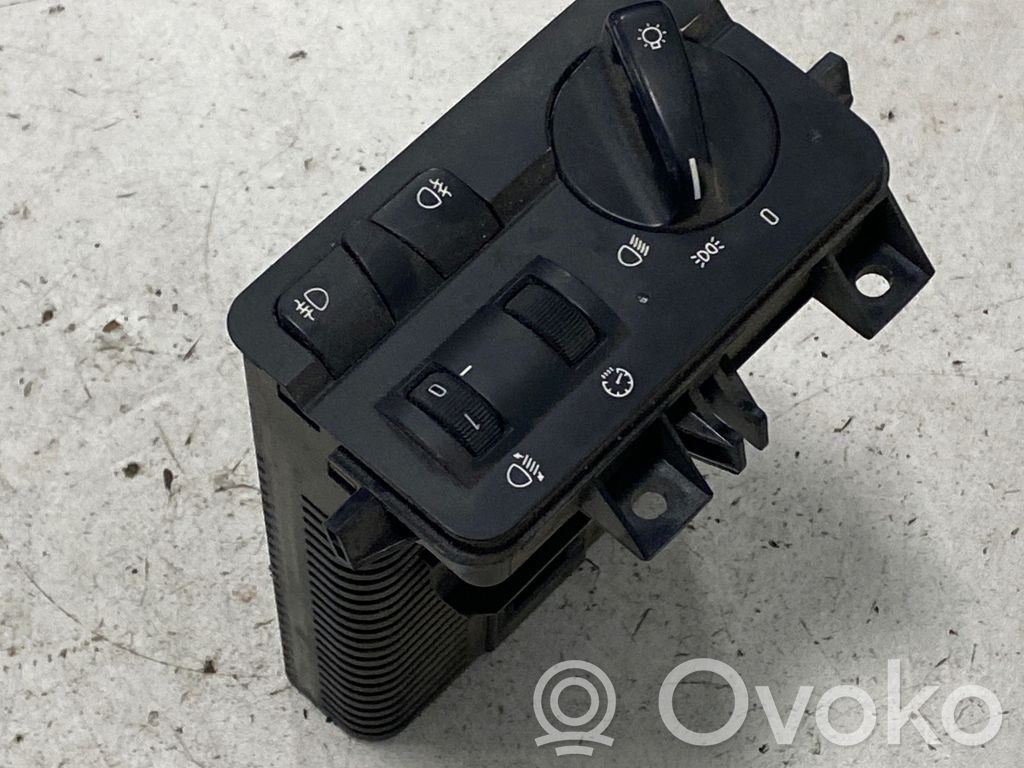Comutator lumini   6901429,0445163,086480051