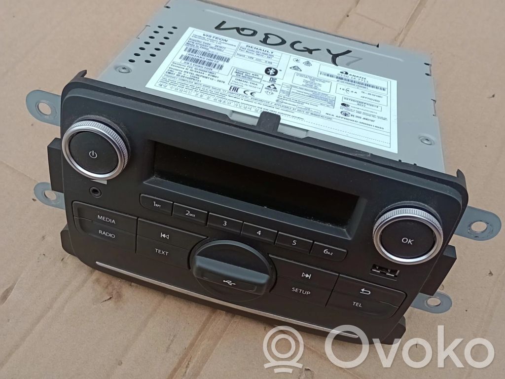 Dacia Duster II Panel / Radioodtwarzacz CD/DVD/GPS 