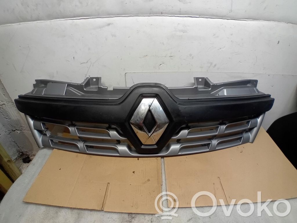 Renault Master III Front bumper upper radiator grill 