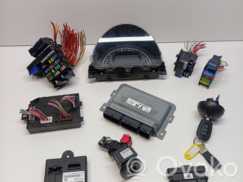 Renault Twingo III Engine ECU kit and lock set 