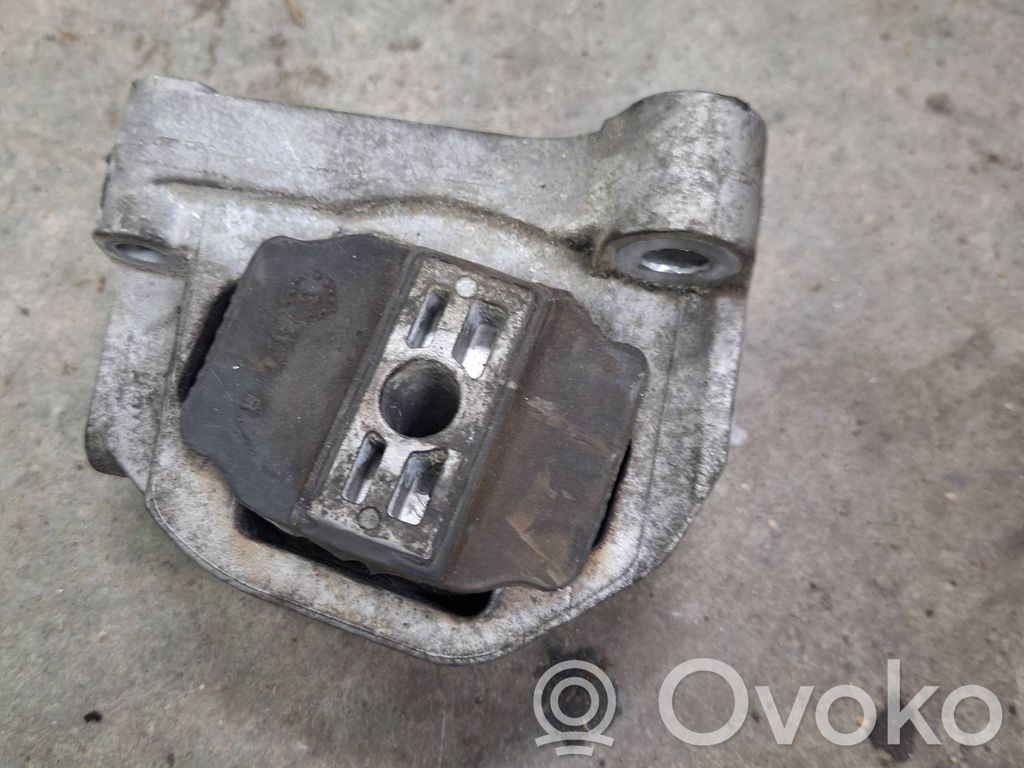 Volvo S80 Engine mount bracket 
