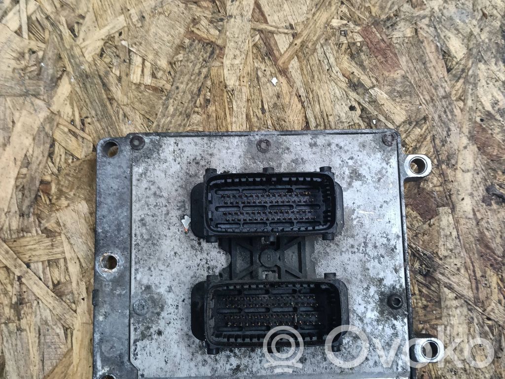 Opel Vectra C Engine control unit/module 