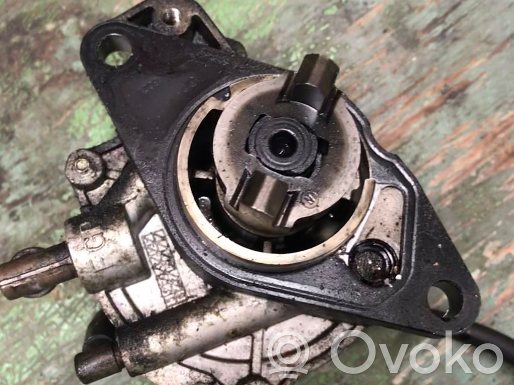 Opel Corsa D Vacuum pump 