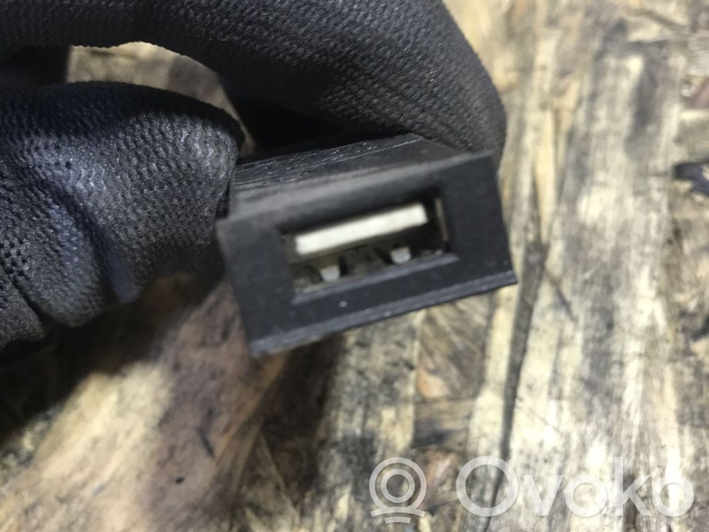 Opel Insignia A USB socket connector 