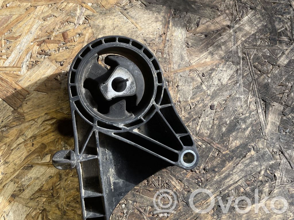 Opel Insignia A Engine mount bracket 