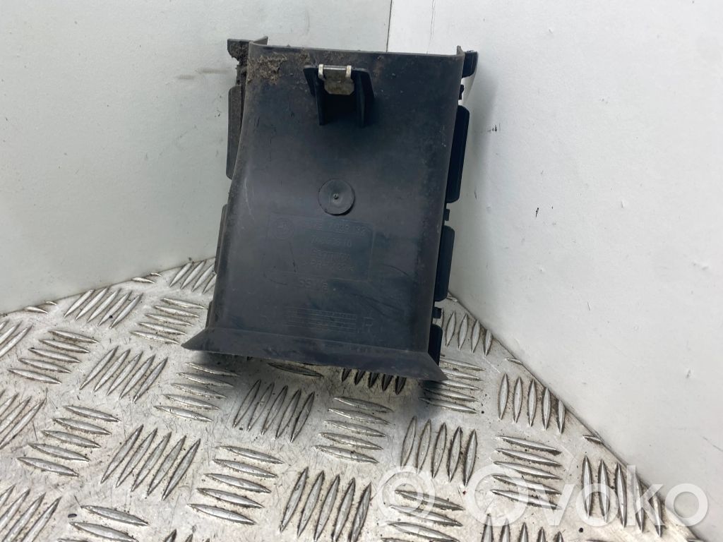 BMW 5 E60 E61 Oro paėmimo kanalo detalė (-ės) 