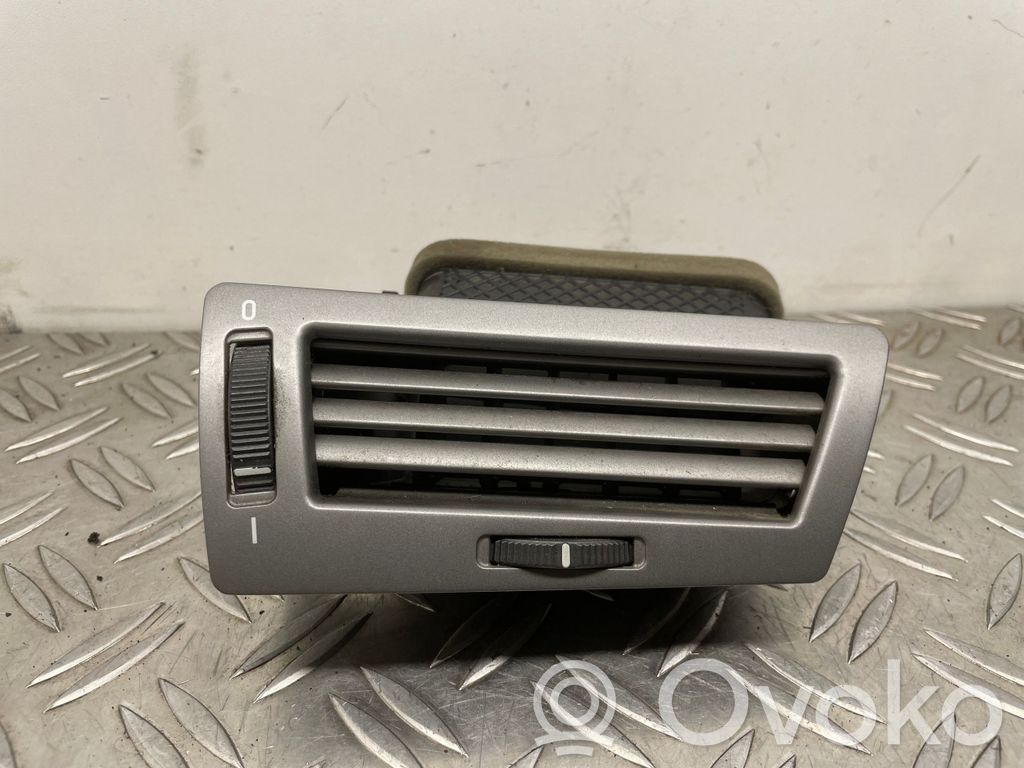 BMW 7 E65 E66 Šoninės oro grotelės 