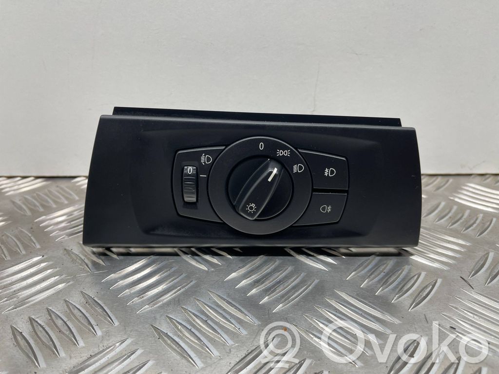 Light switch   6932794