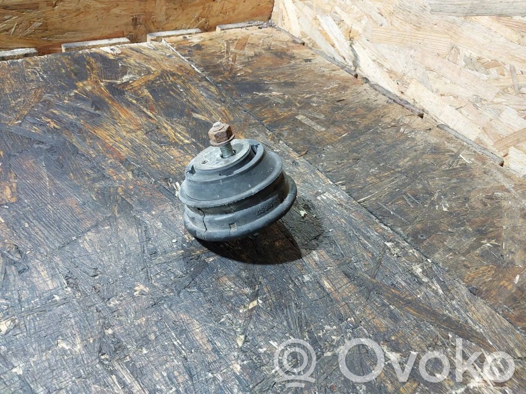 BMW 5 E39 Engine mount bracket 