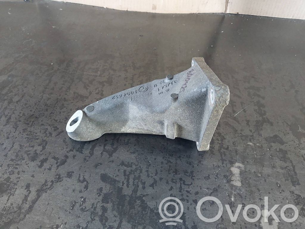 BMW 3 E46 Engine mounting bracket 