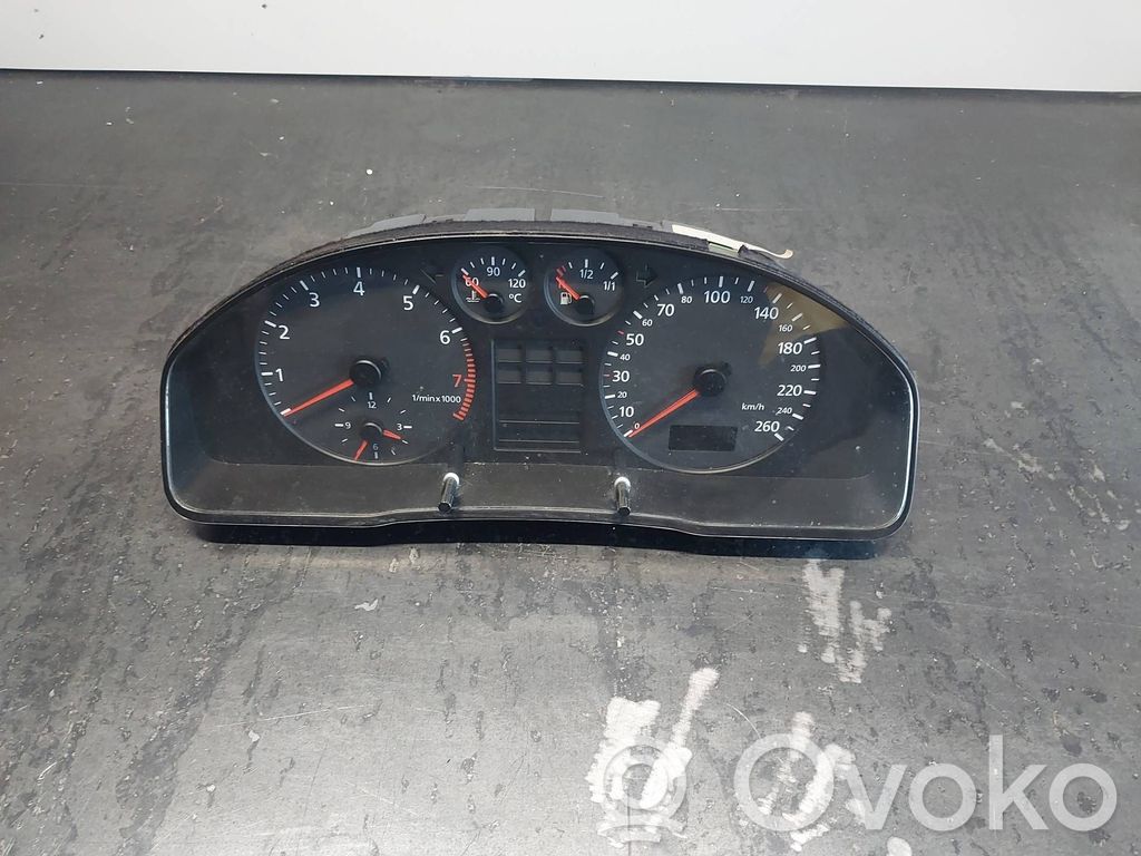 Audi A4 S4 B5 8D Speedometer (instrument cluster) 