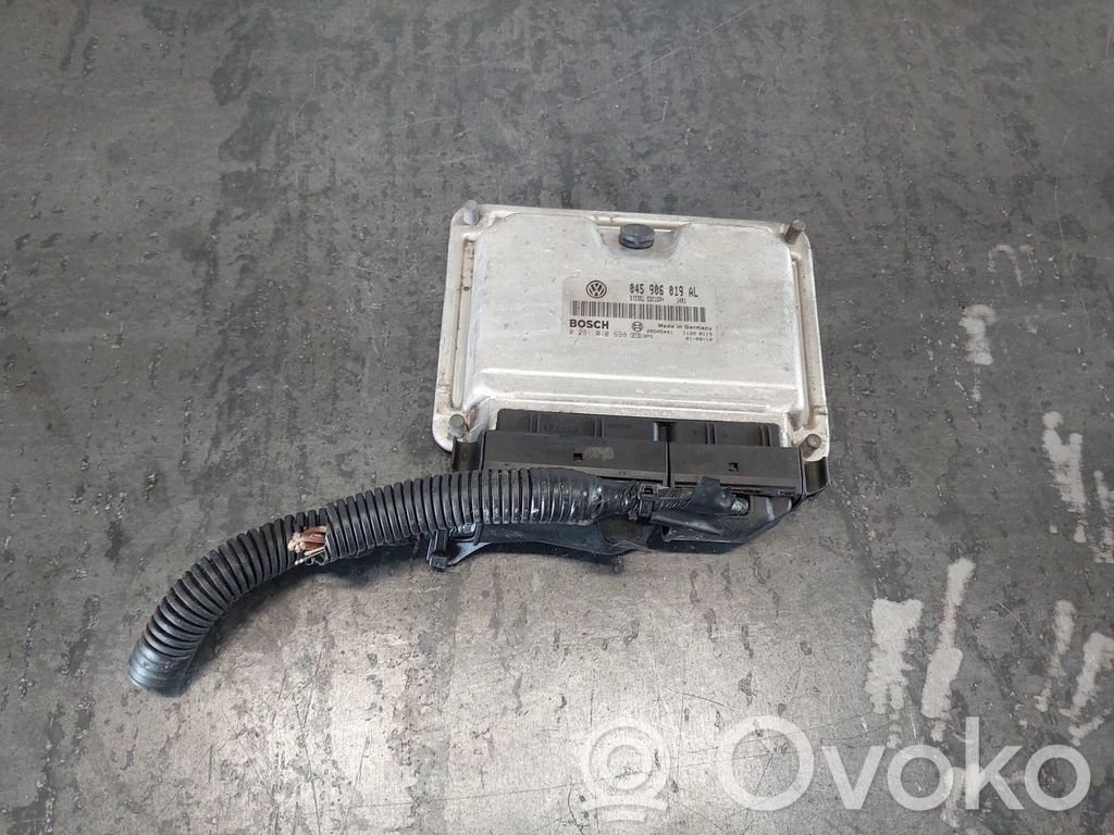 Volkswagen Polo Variklio valdymo blokas 