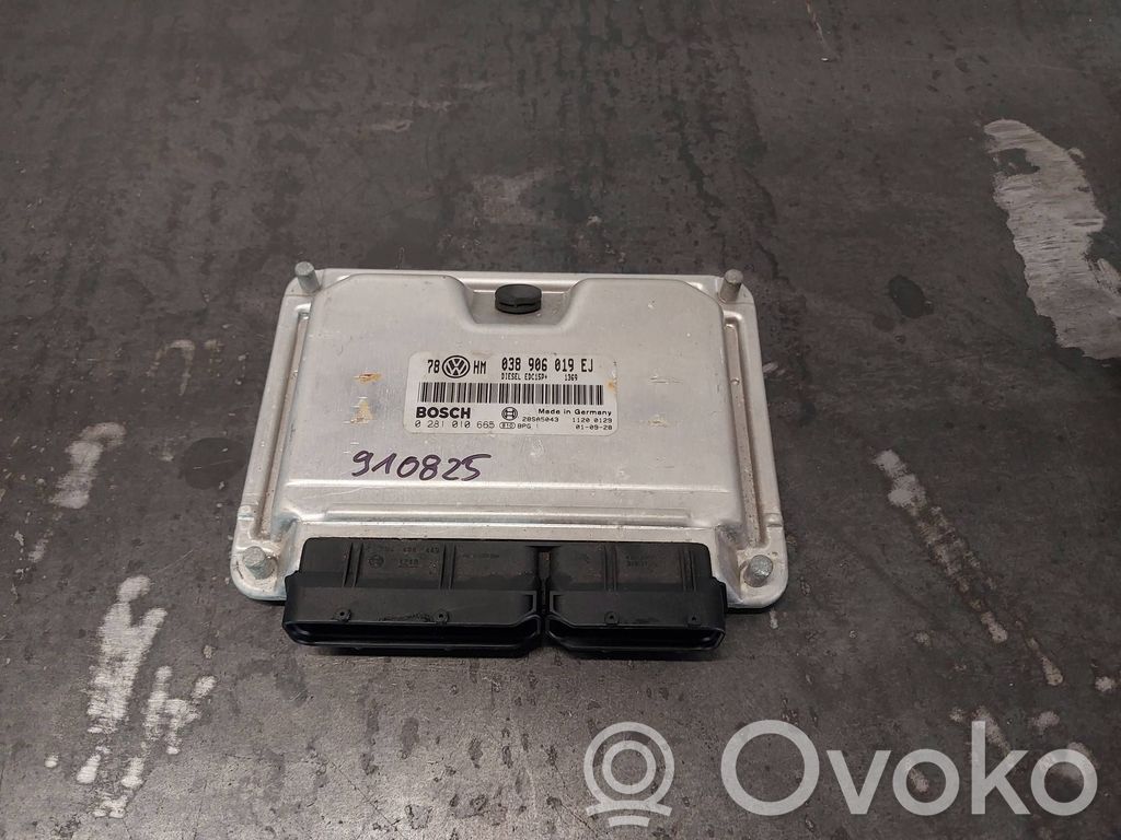 Volkswagen PASSAT B5 Engine control unit/module 