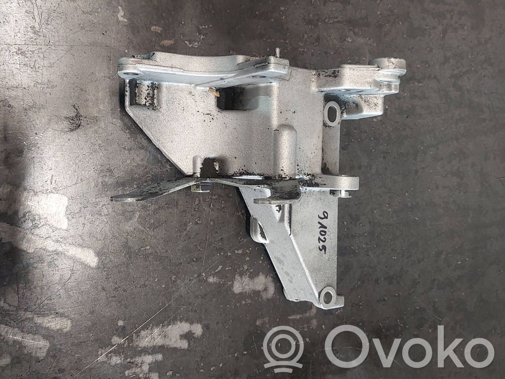 BMW 5 E39 Engine mounting bracket 