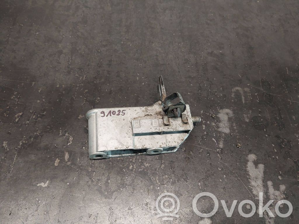 BMW 5 E39 Fuel pump bracket 