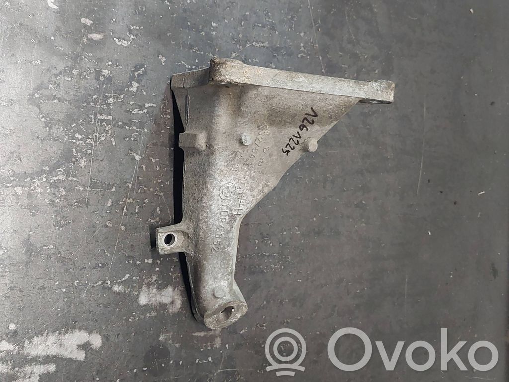 BMW 3 E46 Engine mounting bracket 