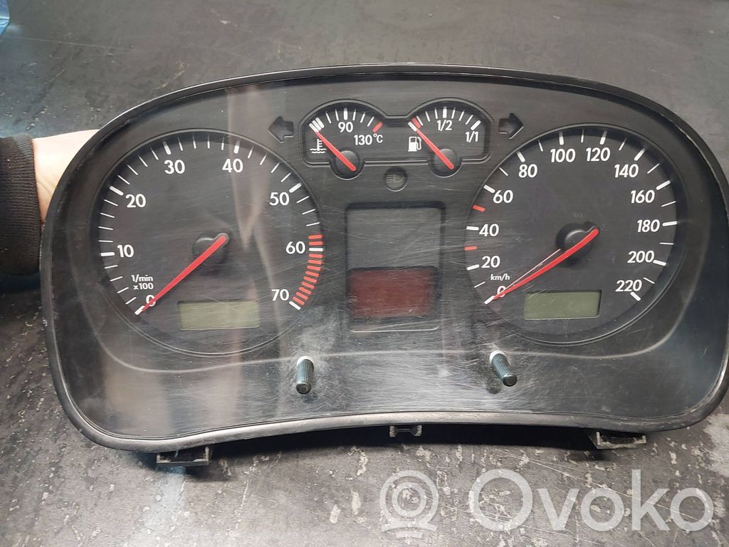Volkswagen Golf IV Velocímetro (tablero de instrumentos) 