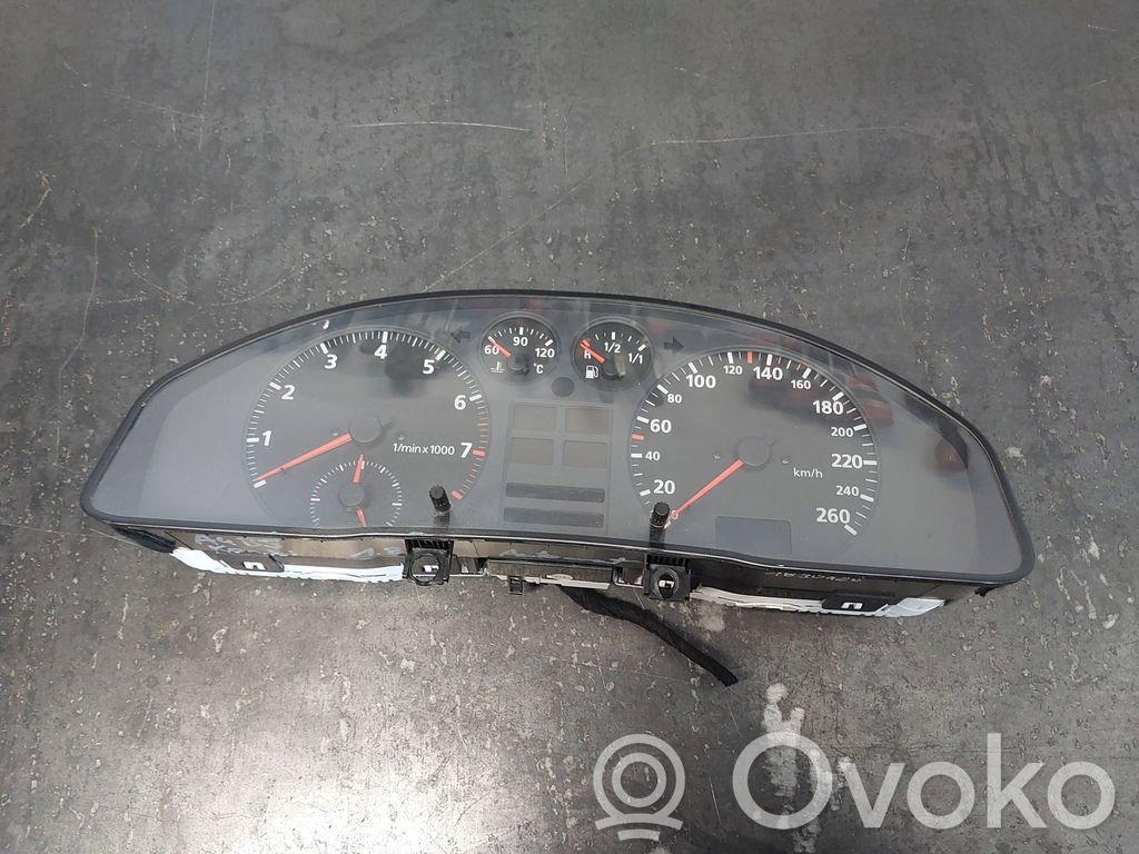 Audi A4 S4 B5 8D Speedometer (instrument cluster) 