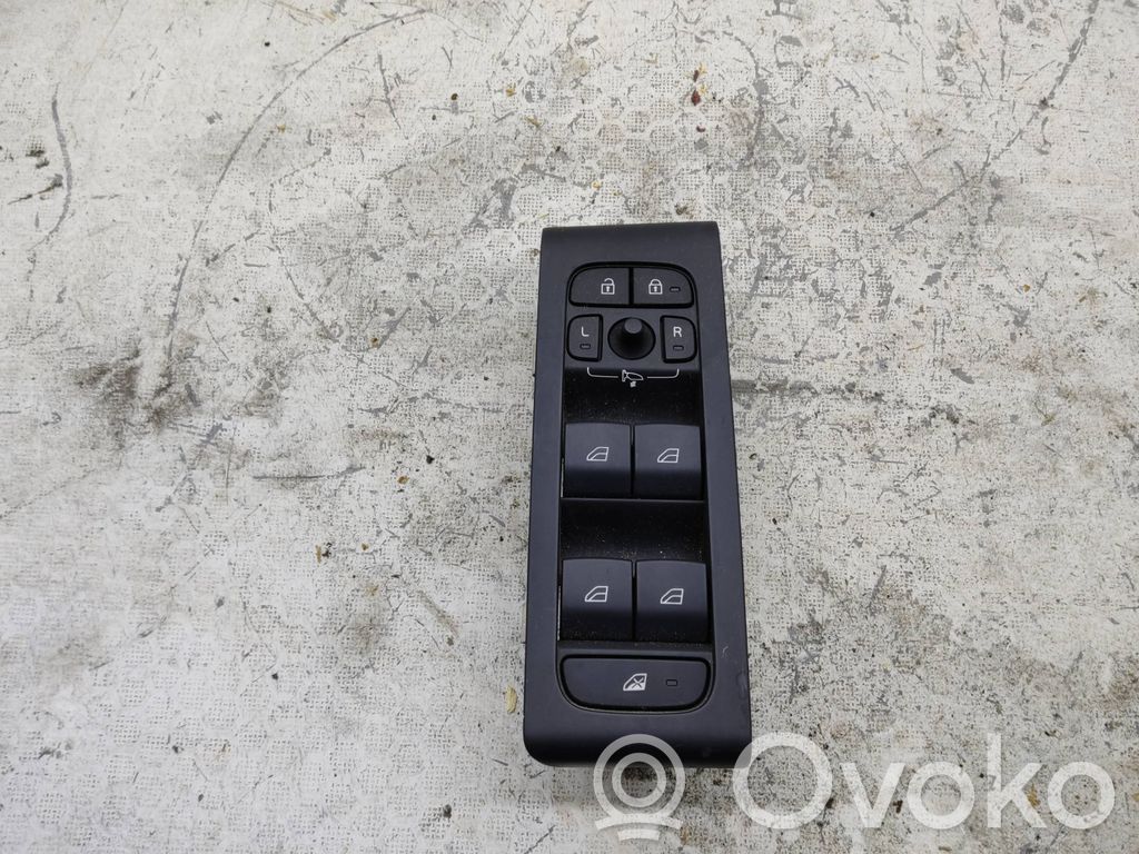 Volvo XC40 Electric window control switch 